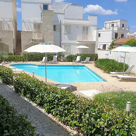 Lucrezia Con Piscina Nel Cuore Del Salento Aparthotel